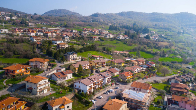 Appartamento in vendita a Solto Collina