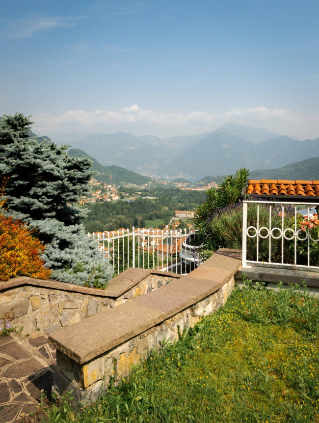 Villa in vendita a Sovere