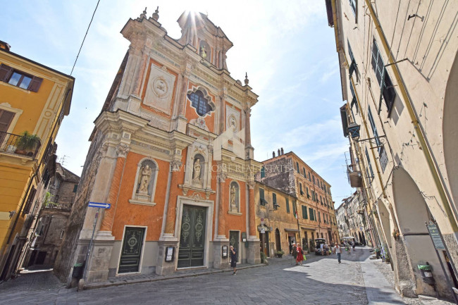 Attività commerciale in vendita a Taggia