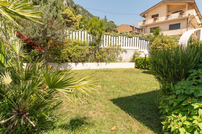 Villa in vendita a Villa Santa Maria