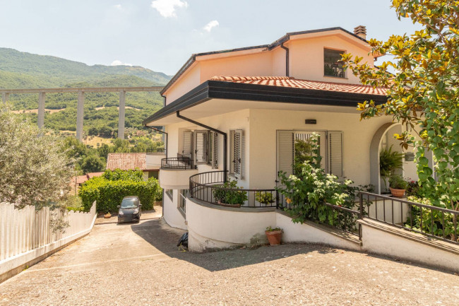Villa in vendita a Villa Santa Maria