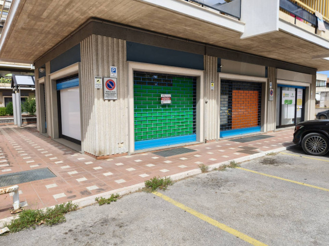 Locale commerciale in vendita a Lanciano