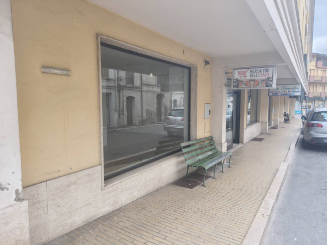 Locale commerciale in affitto a Fossacesia