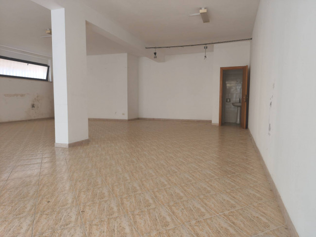 Locale commerciale in affitto a Fossacesia