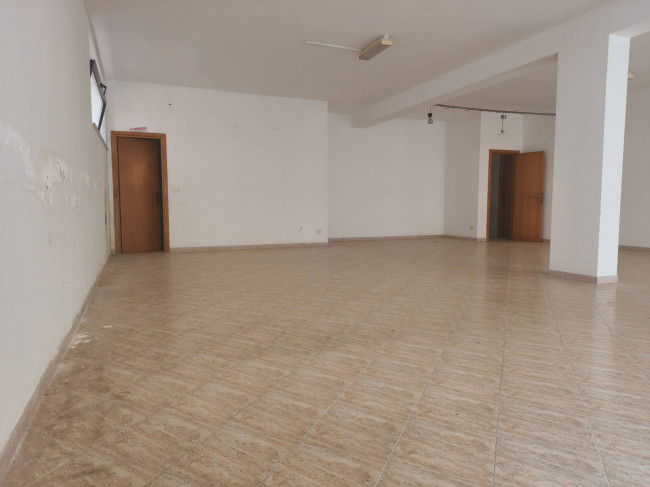 Locale commerciale in affitto a Fossacesia