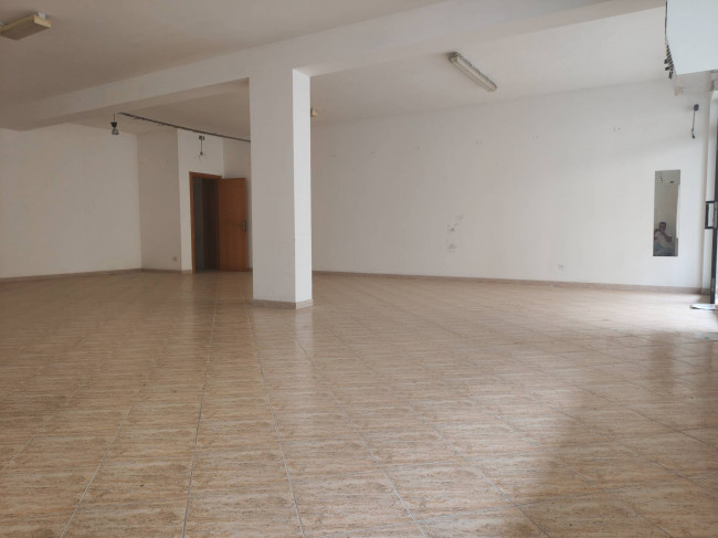 Locale commerciale in affitto a Fossacesia