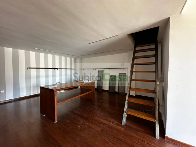 Locale commerciale in affitto a Chieti