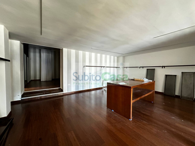 Locale commerciale in affitto a Chieti