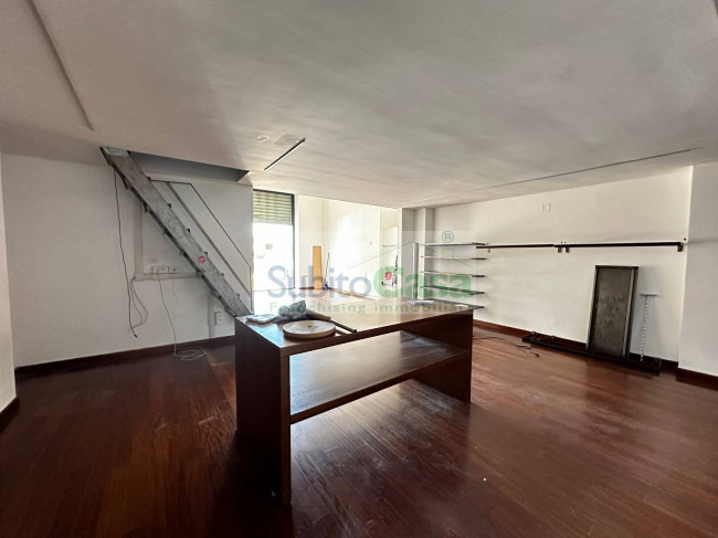 Locale commerciale in affitto a Chieti