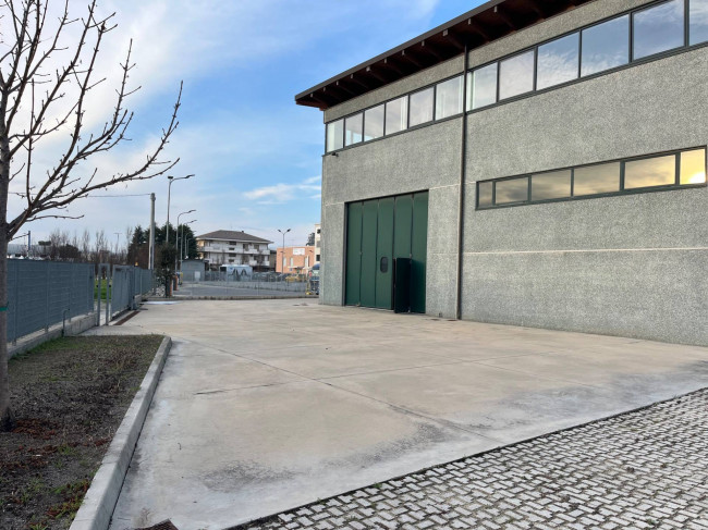 Capannone industriale in affitto a Chieti