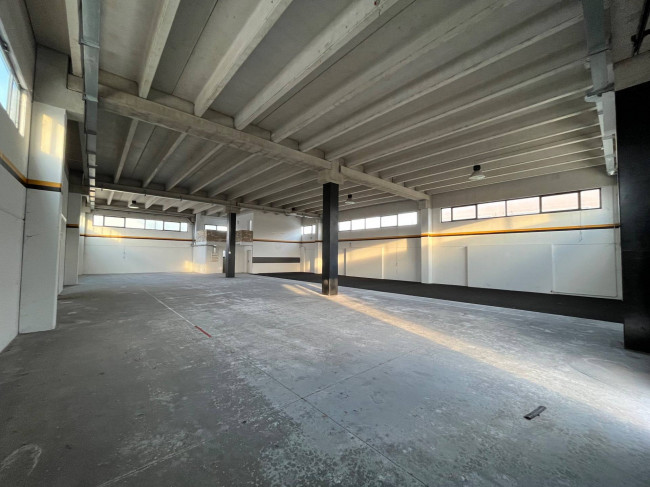 Capannone industriale in affitto a Chieti