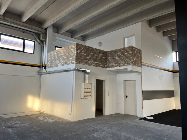 Capannone industriale in affitto a Chieti