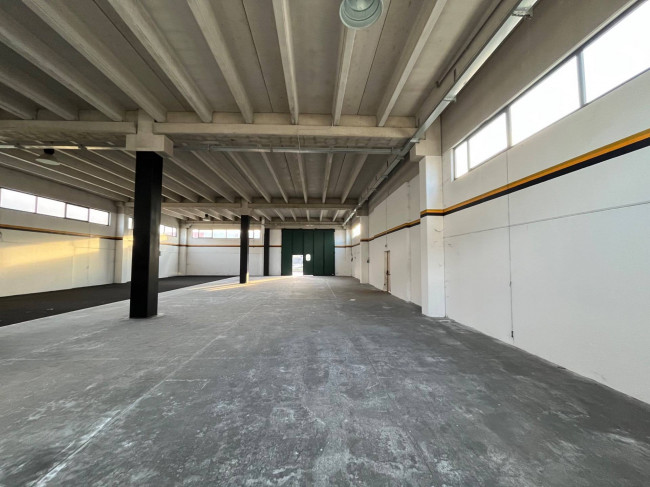 Capannone industriale in affitto a Chieti