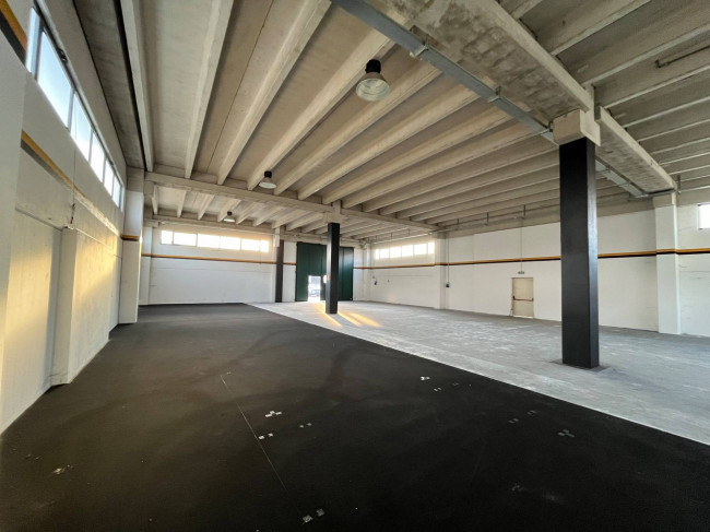 Capannone industriale in affitto a Chieti