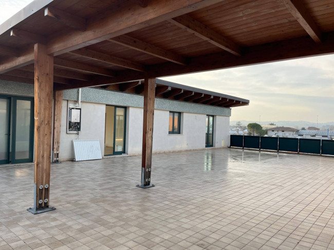 Capannone industriale in affitto a Chieti