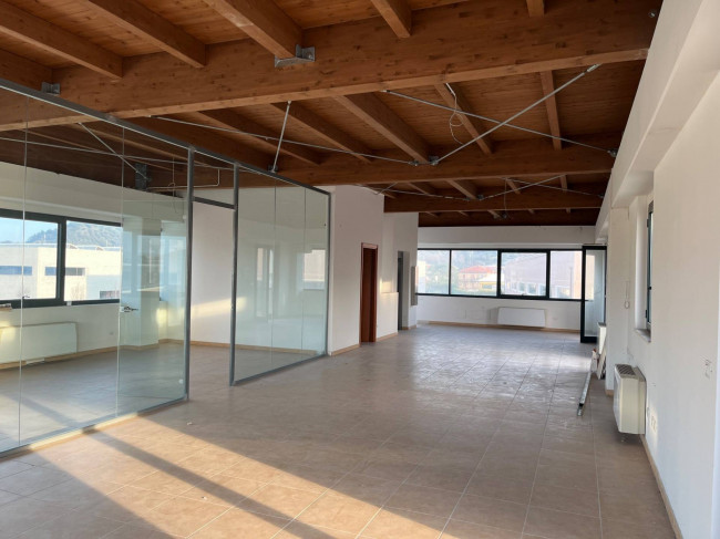 Capannone industriale in affitto a Chieti
