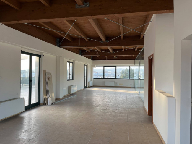Capannone industriale in affitto a Chieti