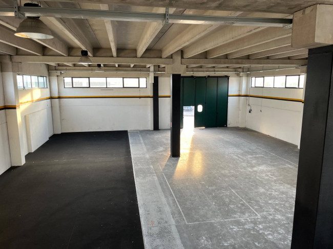 Capannone industriale in affitto a Chieti