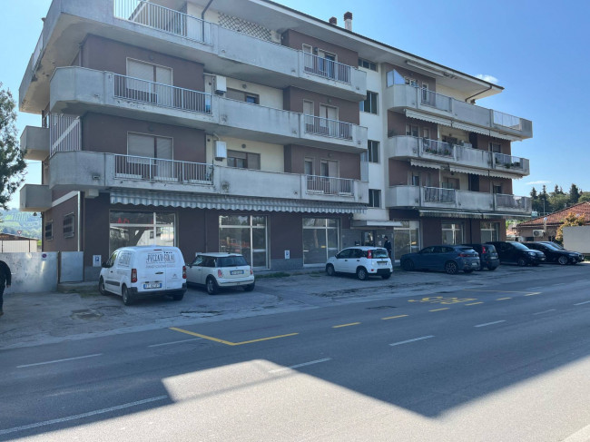 Locale commerciale in affitto a San Giovanni Teatino