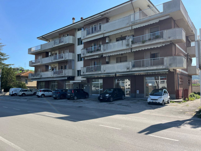 Locale commerciale in affitto a San Giovanni Teatino