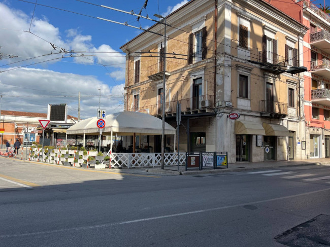 Locale commerciale in affitto a Chieti