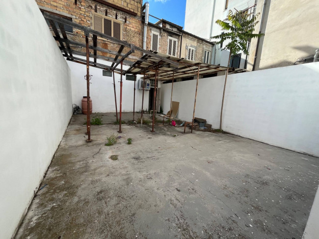 Locale commerciale in affitto a Chieti