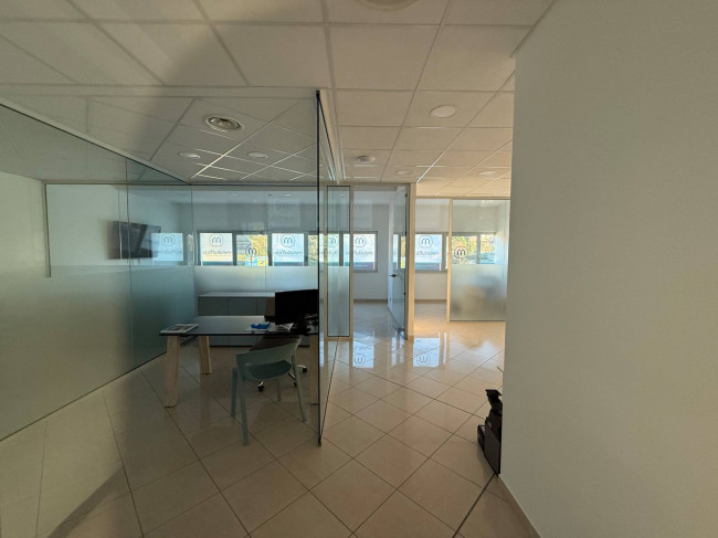 Locale commerciale in affitto a San Giovanni Teatino