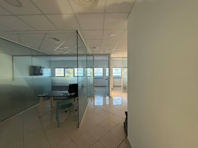 Locale commerciale in affitto a San Giovanni Teatino