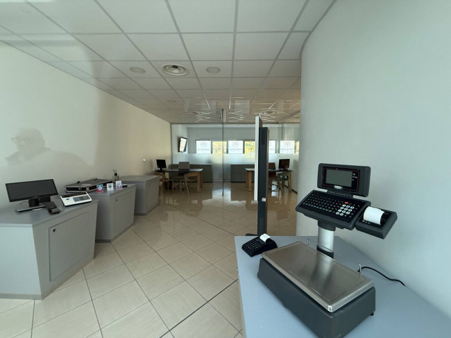 Locale commerciale in affitto a San Giovanni Teatino