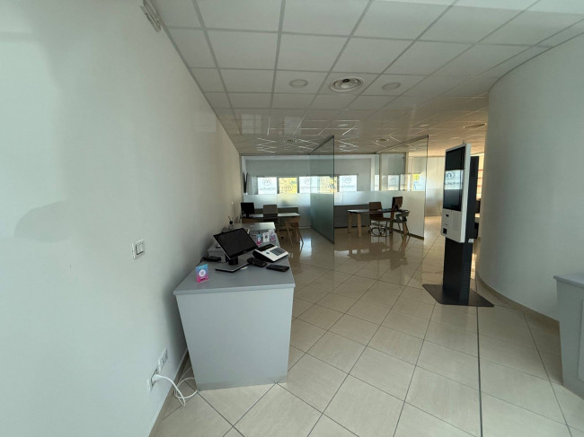 Locale commerciale in affitto a San Giovanni Teatino