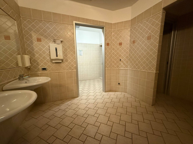 Locale commerciale in affitto a San Giovanni Teatino