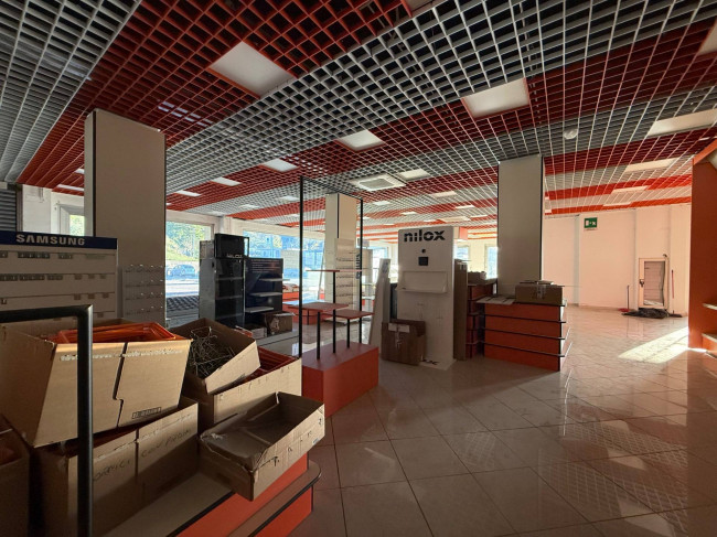 Locale commerciale in affitto a San Giovanni Teatino