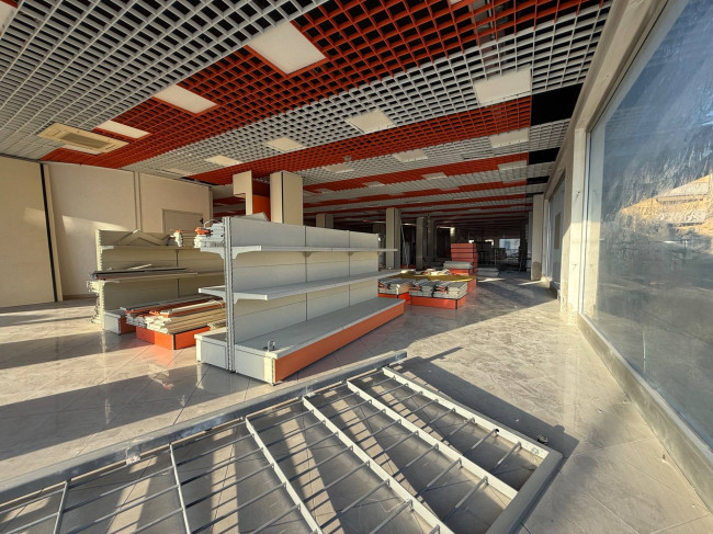 Locale commerciale in affitto a San Giovanni Teatino