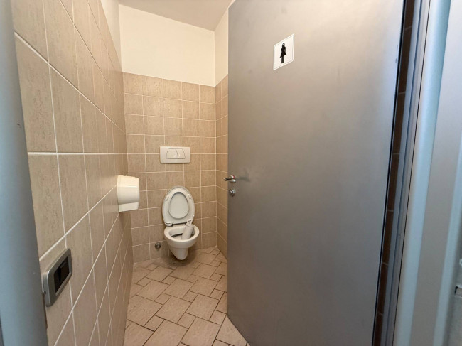 Locale commerciale in affitto a San Giovanni Teatino