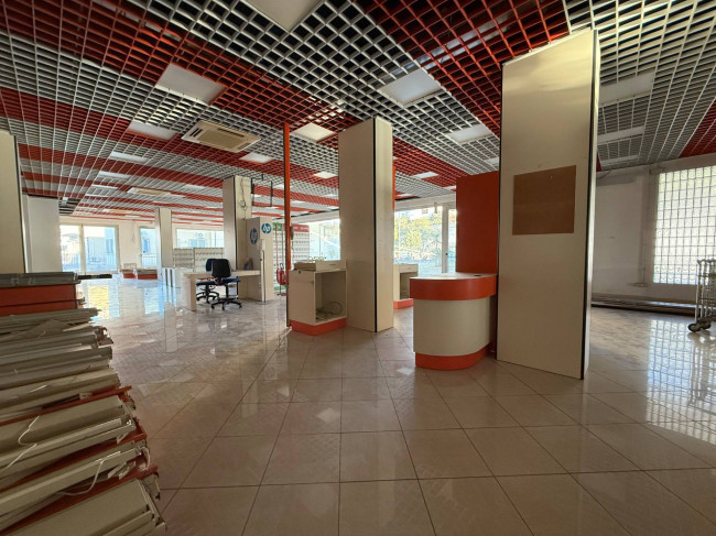 Locale commerciale in affitto a San Giovanni Teatino