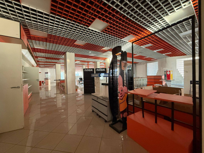 Locale commerciale in affitto a San Giovanni Teatino