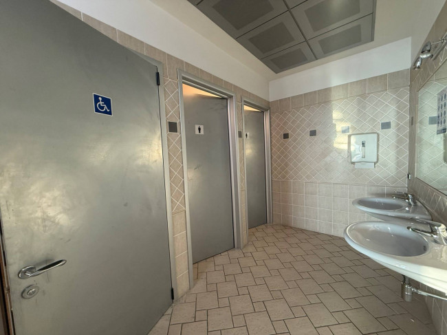 Locale commerciale in affitto a San Giovanni Teatino