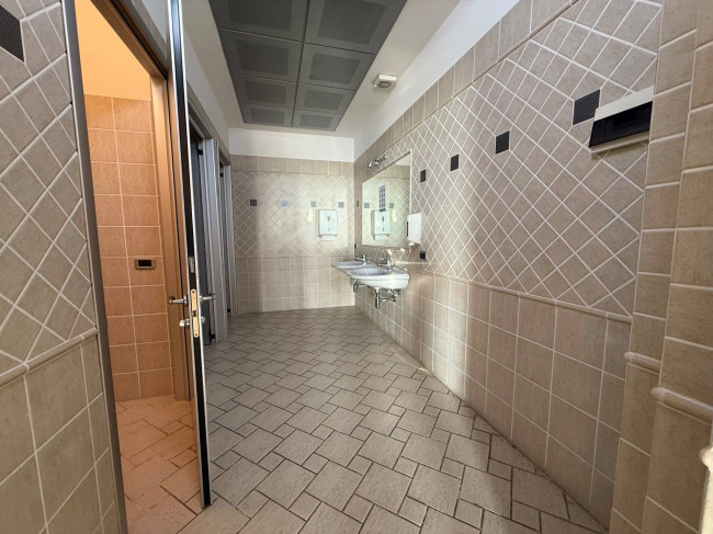 Locale commerciale in affitto a San Giovanni Teatino