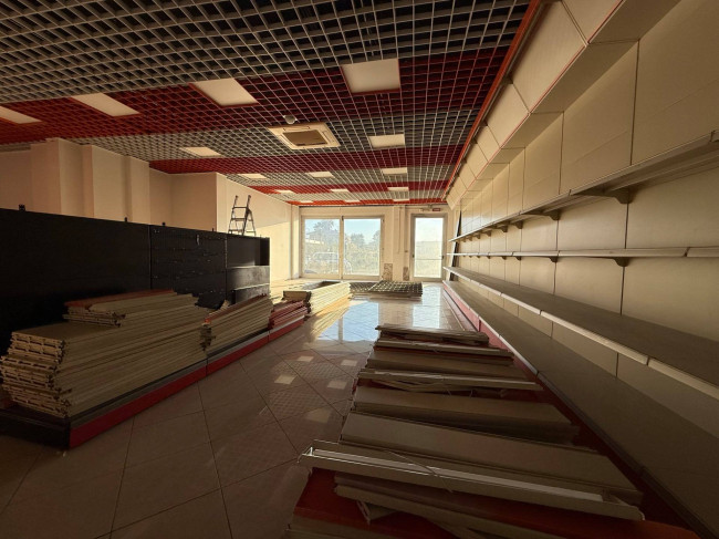 Locale commerciale in affitto a San Giovanni Teatino