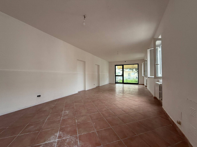 Locale commerciale in affitto a Chieti