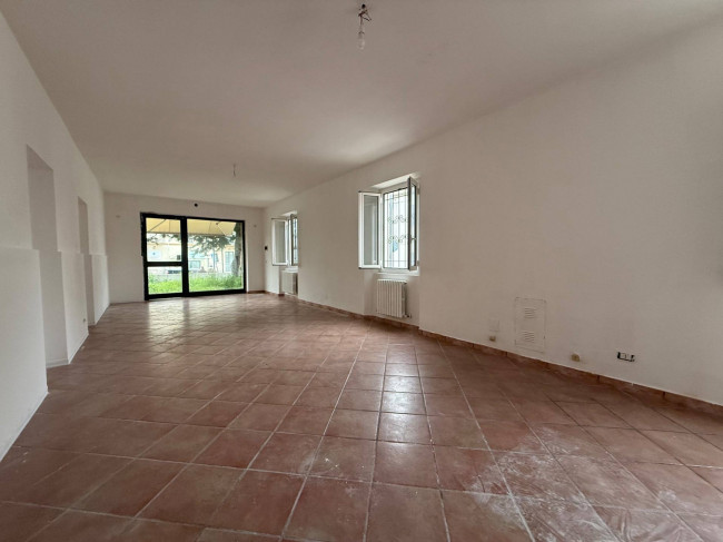 Locale commerciale in affitto a Chieti