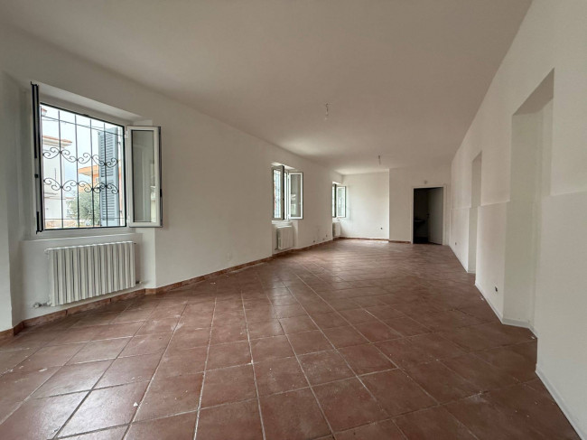 Locale commerciale in affitto a Chieti