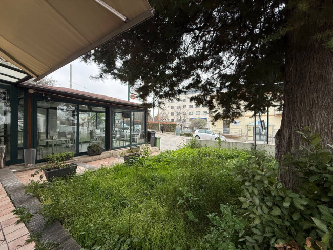 Locale commerciale in affitto a Chieti