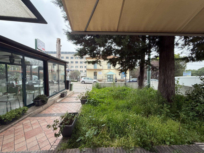 Locale commerciale in affitto a Chieti