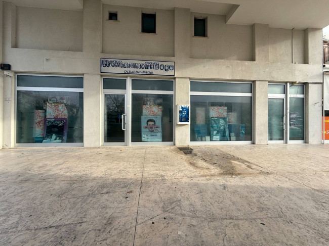 Locale commerciale in vendita a Chieti