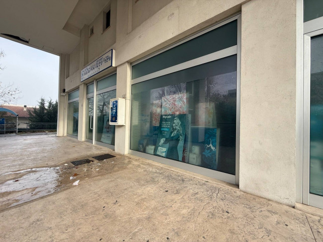 Locale commerciale in vendita a Chieti