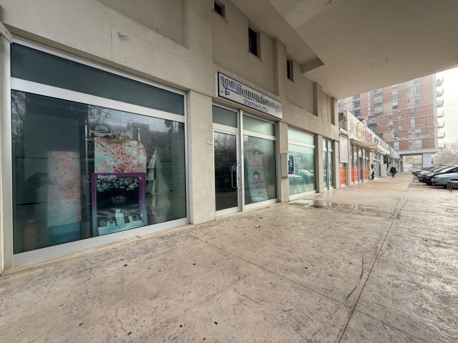Locale commerciale in vendita a Chieti