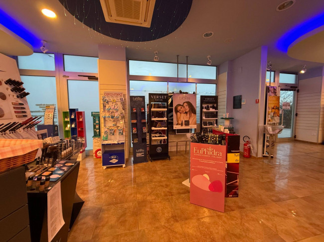 Locale commerciale in vendita a Chieti