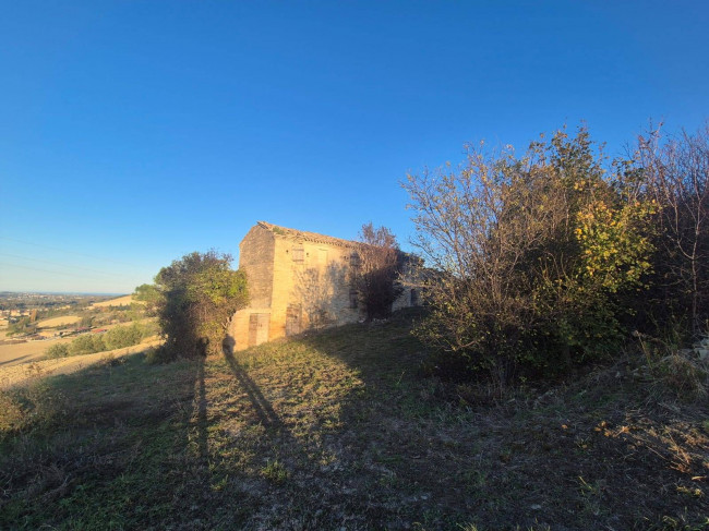 Rustico in vendita a Fermo
