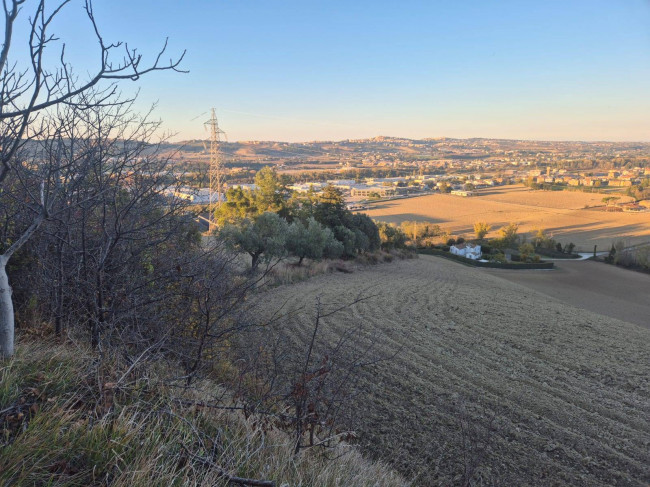 Rustico in vendita a Fermo